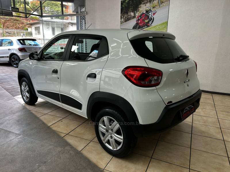 RENAULT - KWID - 2021/2022 - Branca - R$ 47.900,00
