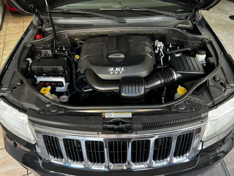 JEEP - GRAND CHEROKEE - 2011/2012 - Preta - R$ 65.900,00