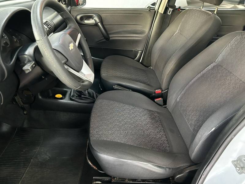 CHEVROLET - CLASSIC - 2005/2005 - Branca - R$ 18.900,00