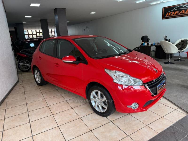 PEUGEOT - 208 - 2015/2015 - Vermelha - R$ 39.900,00