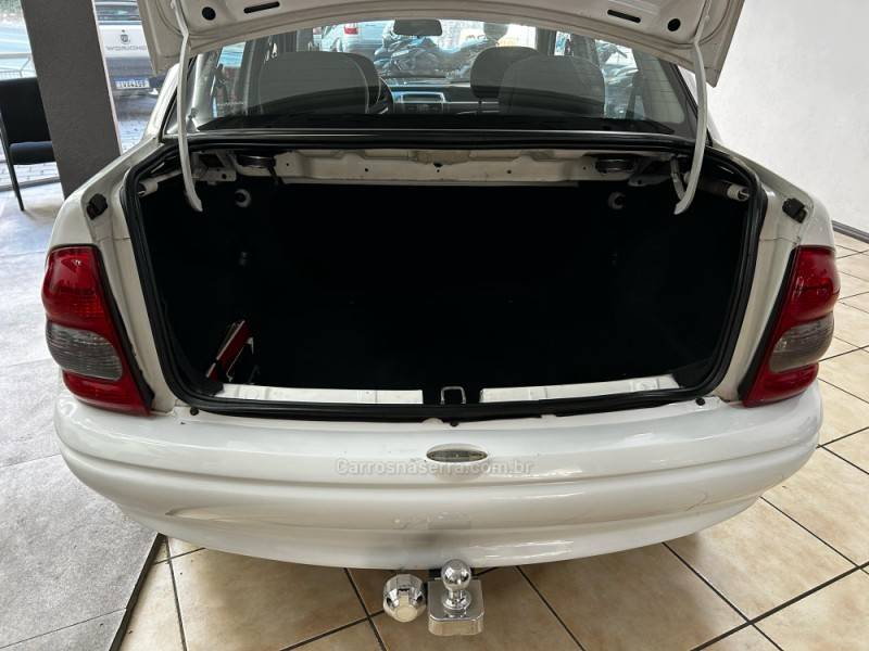 CHEVROLET - CLASSIC - 2005/2005 - Branca - R$ 18.900,00