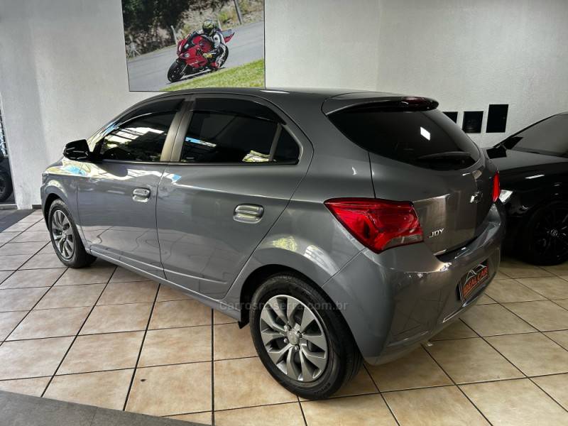 CHEVROLET - ONIX - 2021/2021 - Cinza - R$ 61.900,00