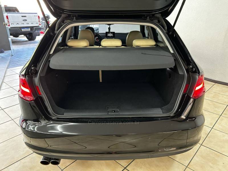 AUDI - A3 - 2013/2014 - Preta - R$ 89.900,00