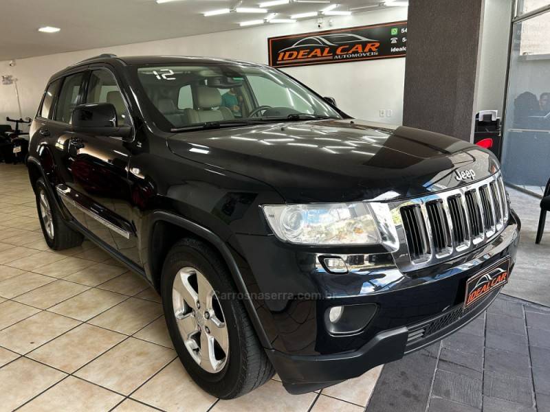 JEEP - GRAND CHEROKEE - 2011/2012 - Preta - R$ 65.900,00