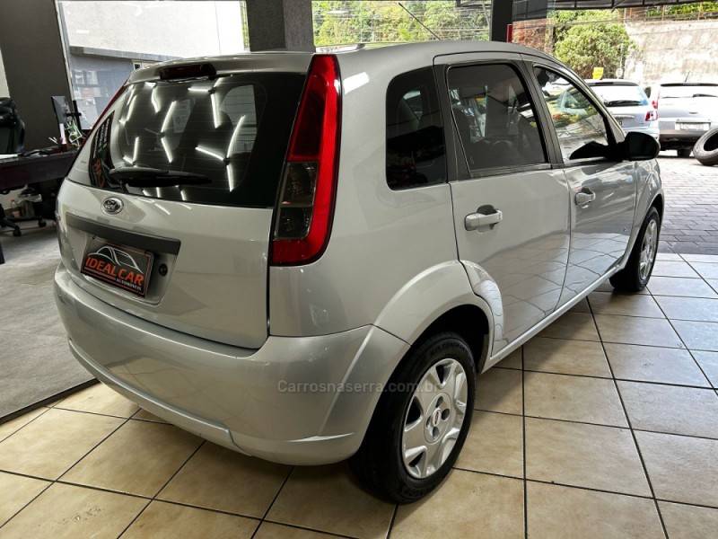 FORD - FIESTA - 2013/2014 - Prata - R$ 34.900,00