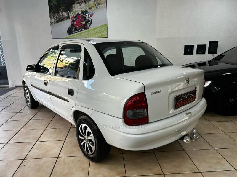 CHEVROLET - CLASSIC - 2005/2005 - Branca - R$ 18.900,00