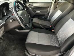 FORD - FIESTA - 2013/2014 - Prata - R$ 34.900,00