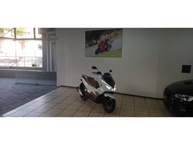HONDA - PCX - 2020/2021 - Branca - R$ 17.800,00