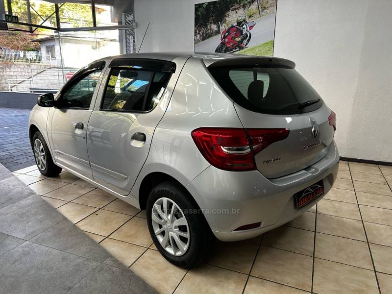 RENAULT - SANDERO - 2020/2020 - Prata - R$ 48.900,00