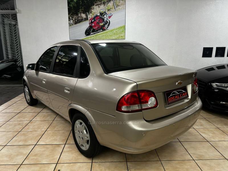 CHEVROLET - CLASSIC - 2012/2013 - Bege - R$ 25.500,00