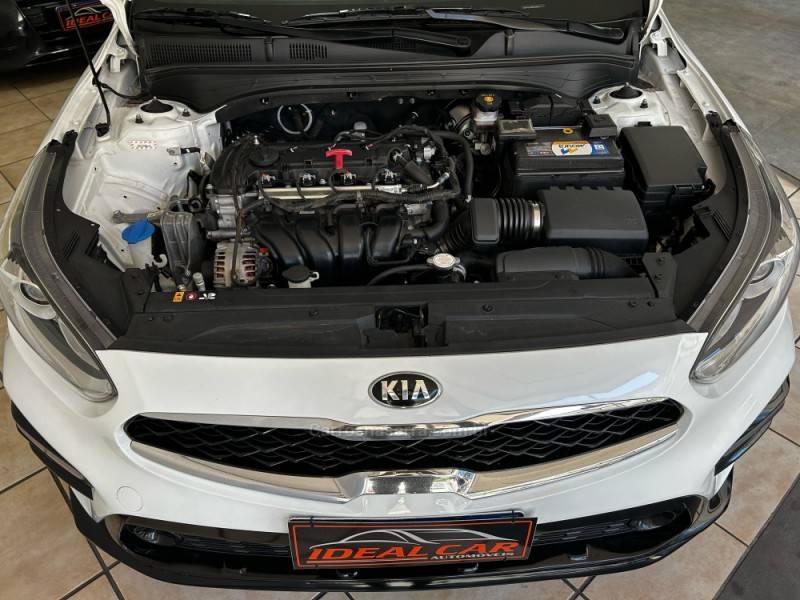 KIA MOTORS - CERATO - 2021/2022 - Branca - R$ 99.800,00