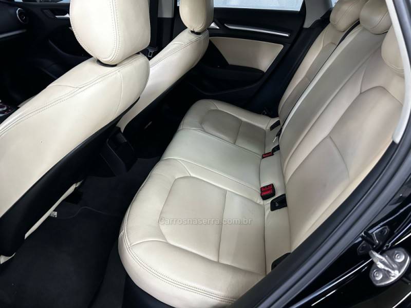AUDI - A3 - 2013/2014 - Preta - R$ 89.900,00
