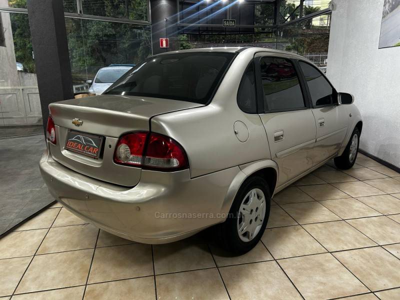 CHEVROLET - CLASSIC - 2012/2013 - Bege - R$ 25.500,00