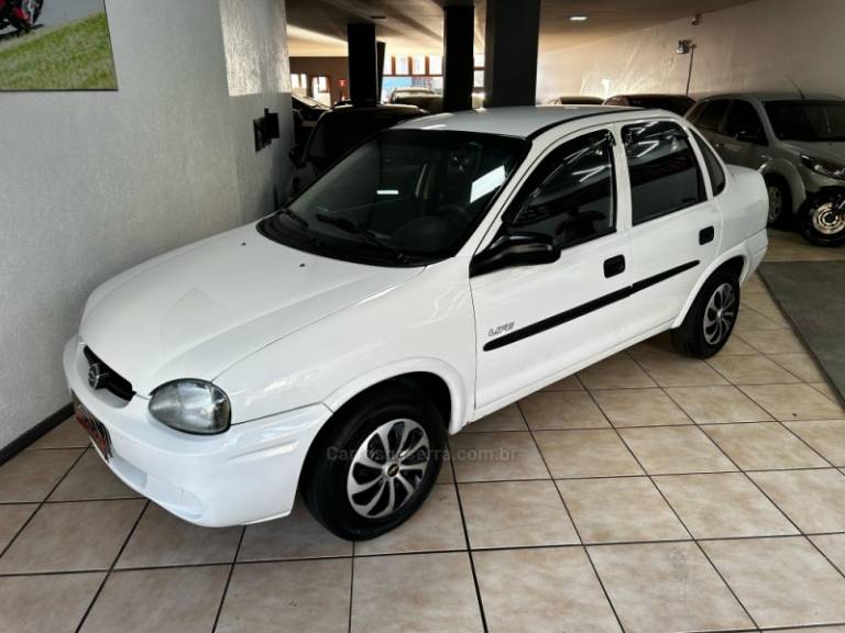 CHEVROLET - CLASSIC - 2005/2005 - Branca - R$ 18.900,00