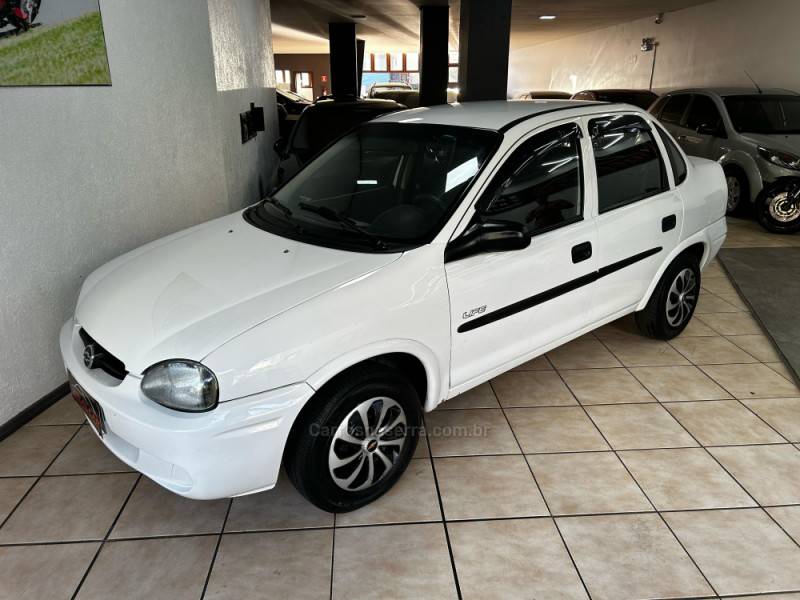 CHEVROLET - CLASSIC - 2005/2005 - Branca - R$ 18.900,00