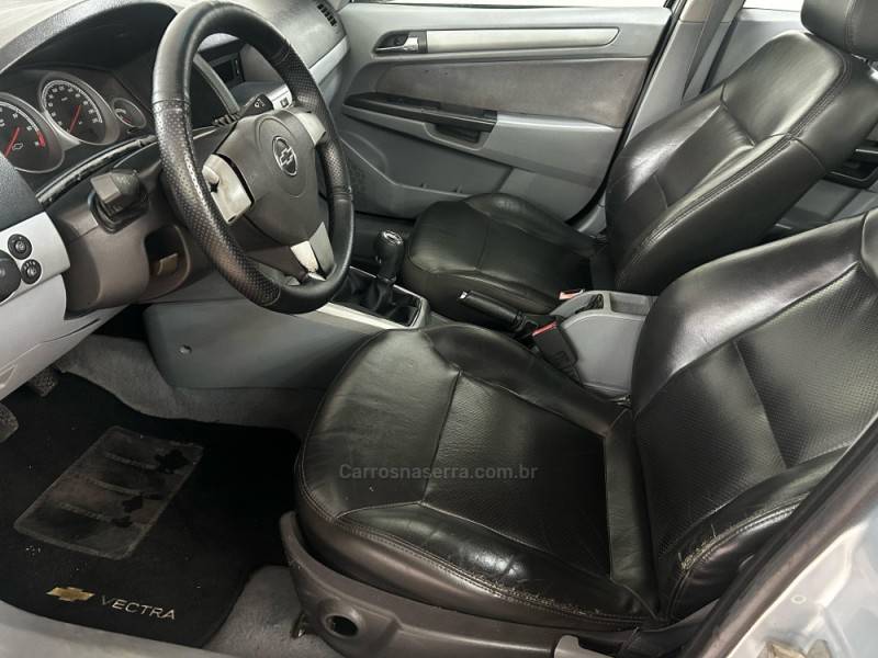 CHEVROLET - VECTRA - 2006/2006 - Prata - R$ 30.900,00