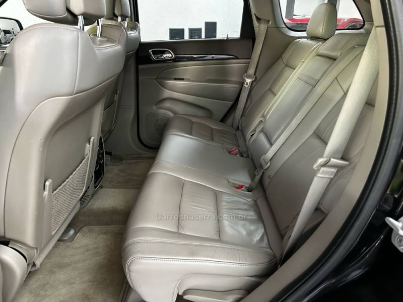 JEEP - GRAND CHEROKEE - 2011/2012 - Preta - R$ 65.900,00