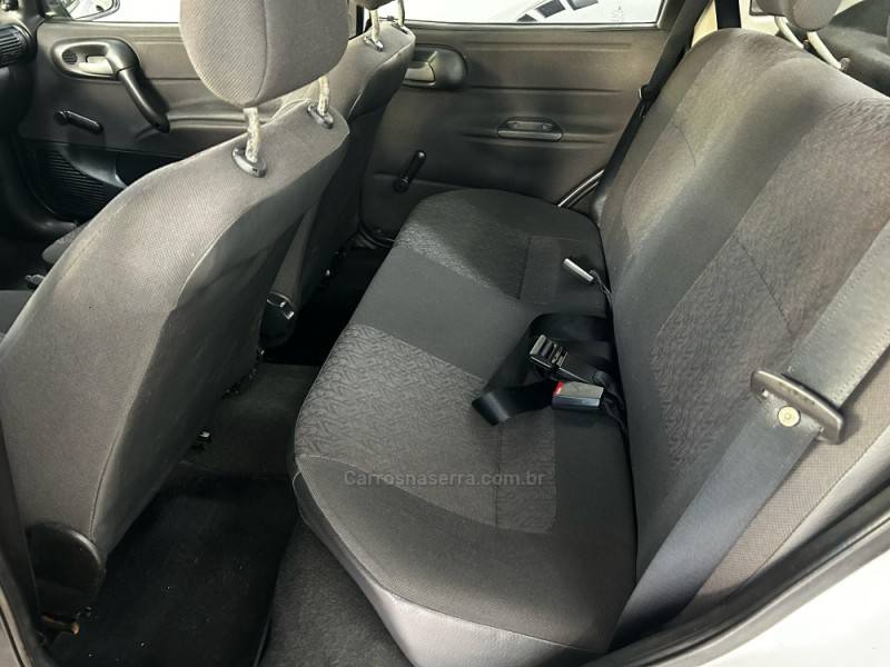 CHEVROLET - CLASSIC - 2005/2005 - Branca - R$ 18.900,00