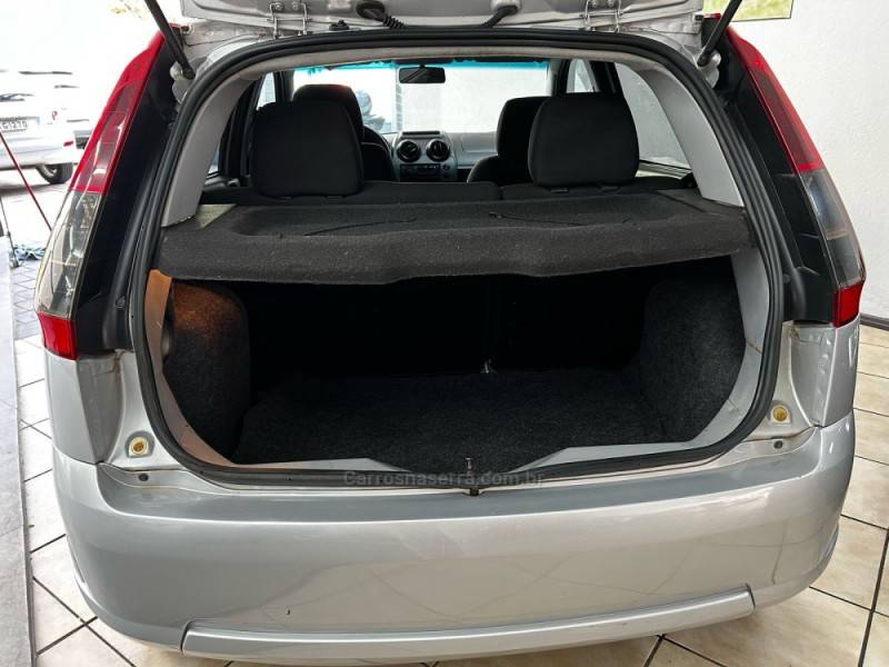 FORD - FIESTA - 2013/2014 - Prata - R$ 34.900,00
