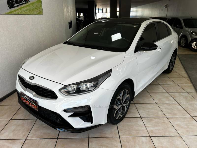 KIA MOTORS - CERATO - 2021/2022 - Branca - R$ 99.800,00