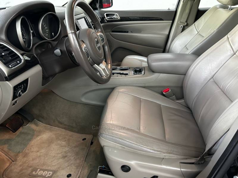 JEEP - GRAND CHEROKEE - 2011/2012 - Preta - R$ 65.900,00