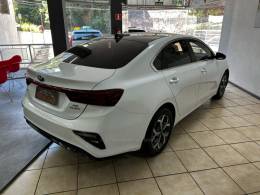 KIA MOTORS - CERATO - 2021/2022 - Branca - R$ 99.800,00