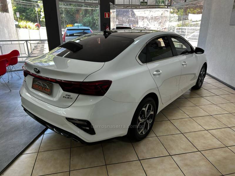 KIA MOTORS - CERATO - 2021/2022 - Branca - R$ 99.800,00