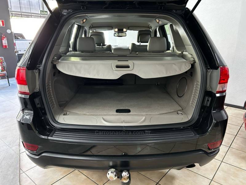 JEEP - GRAND CHEROKEE - 2011/2012 - Preta - R$ 65.900,00