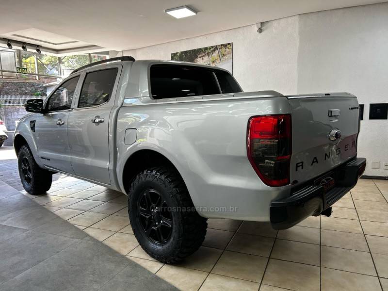 FORD - RANGER - 2013/2013 - Prata - R$ 109.900,00
