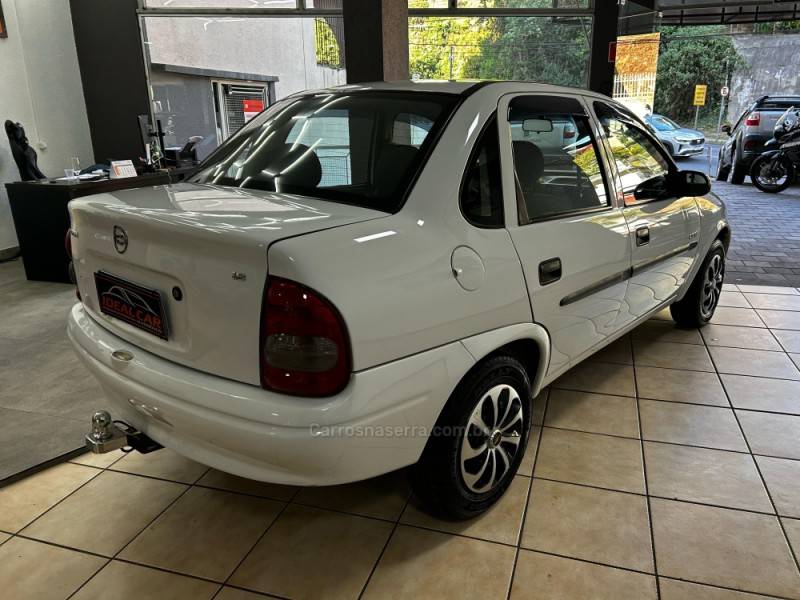 CHEVROLET - CLASSIC - 2005/2005 - Branca - R$ 18.900,00