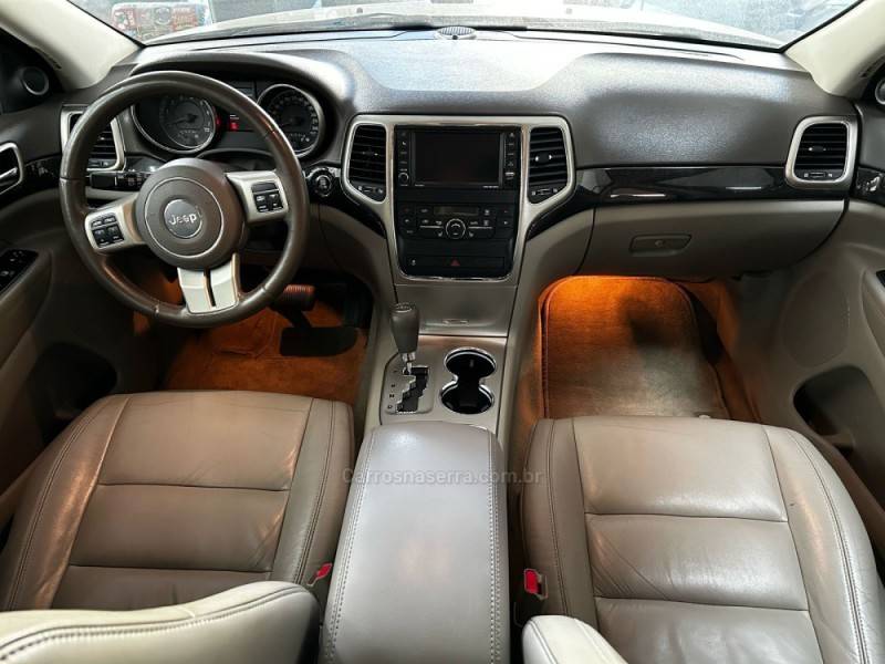 JEEP - GRAND CHEROKEE - 2011/2012 - Preta - R$ 65.900,00