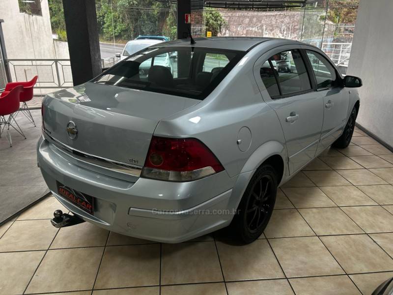 CHEVROLET - VECTRA - 2006/2006 - Prata - R$ 30.900,00