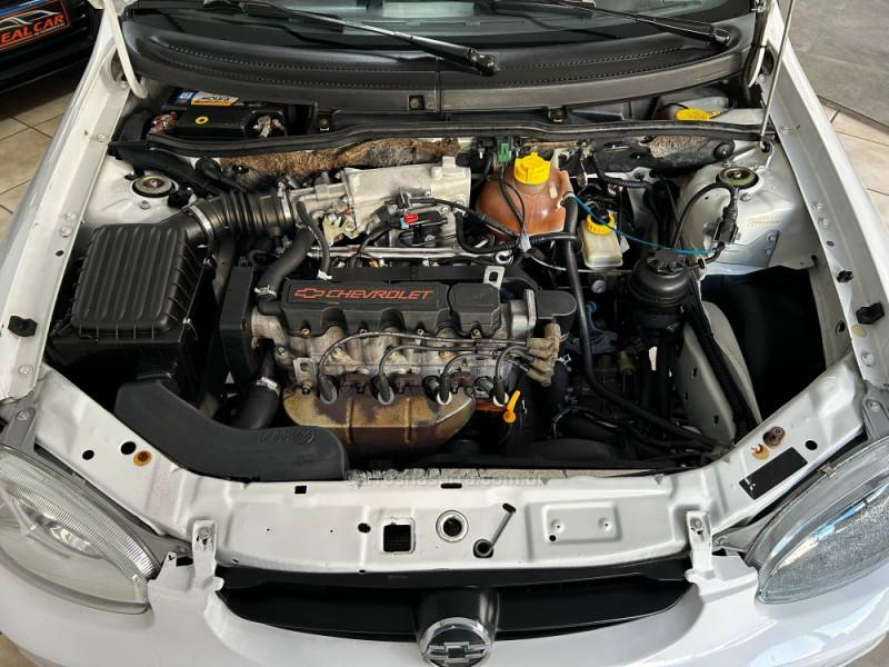 CHEVROLET - CLASSIC - 2005/2005 - Branca - R$ 18.900,00